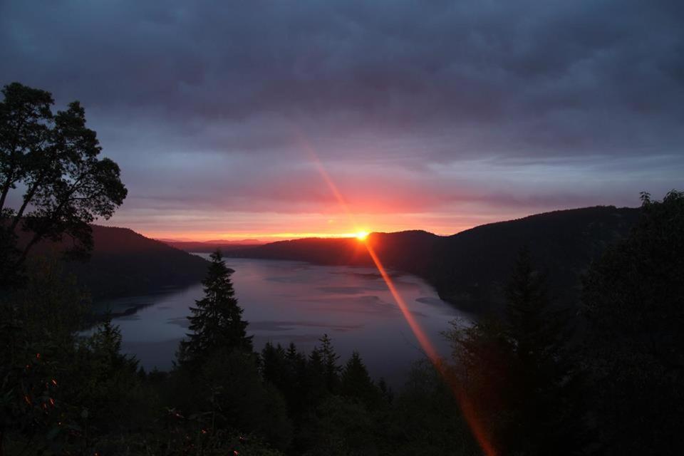 Malahat Moon Water Lodge מראה חיצוני תמונה