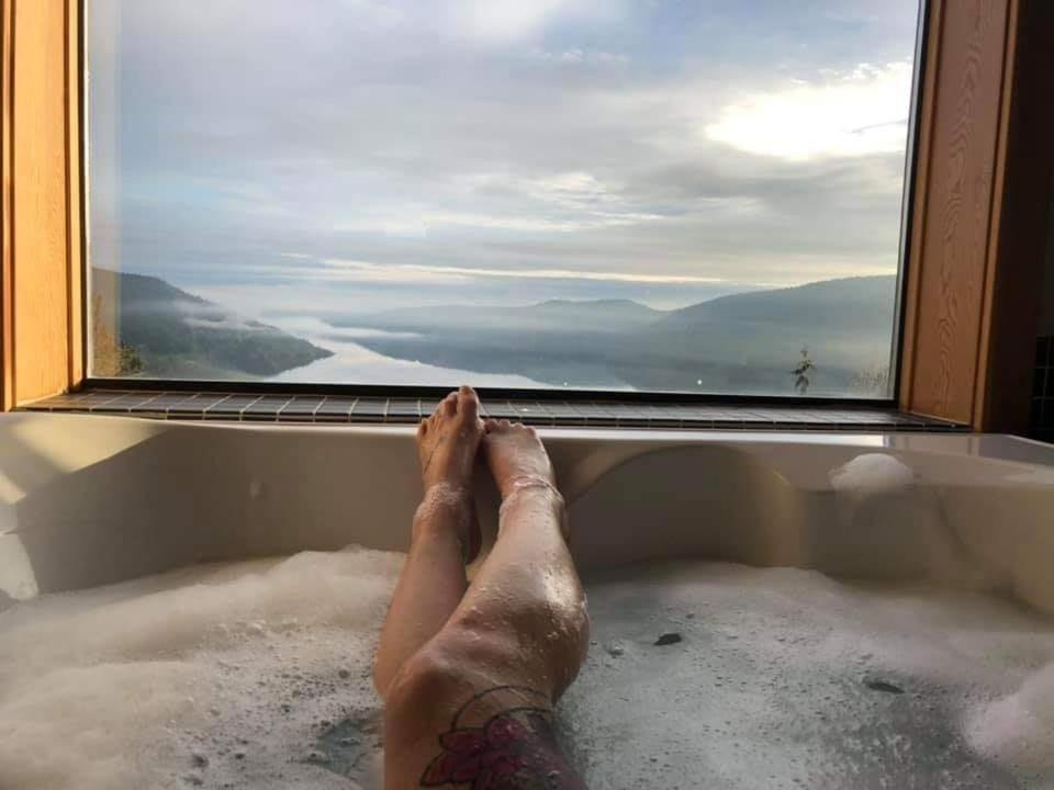 Malahat Moon Water Lodge מראה חיצוני תמונה