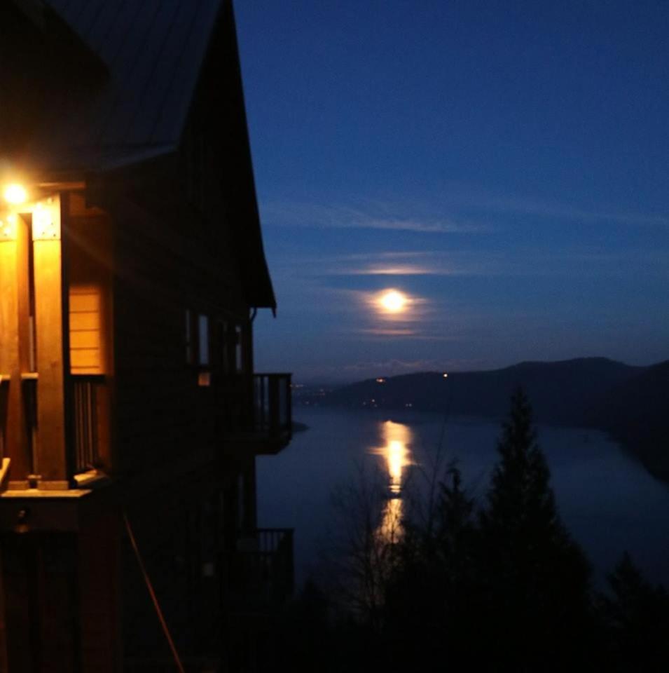 Malahat Moon Water Lodge מראה חיצוני תמונה