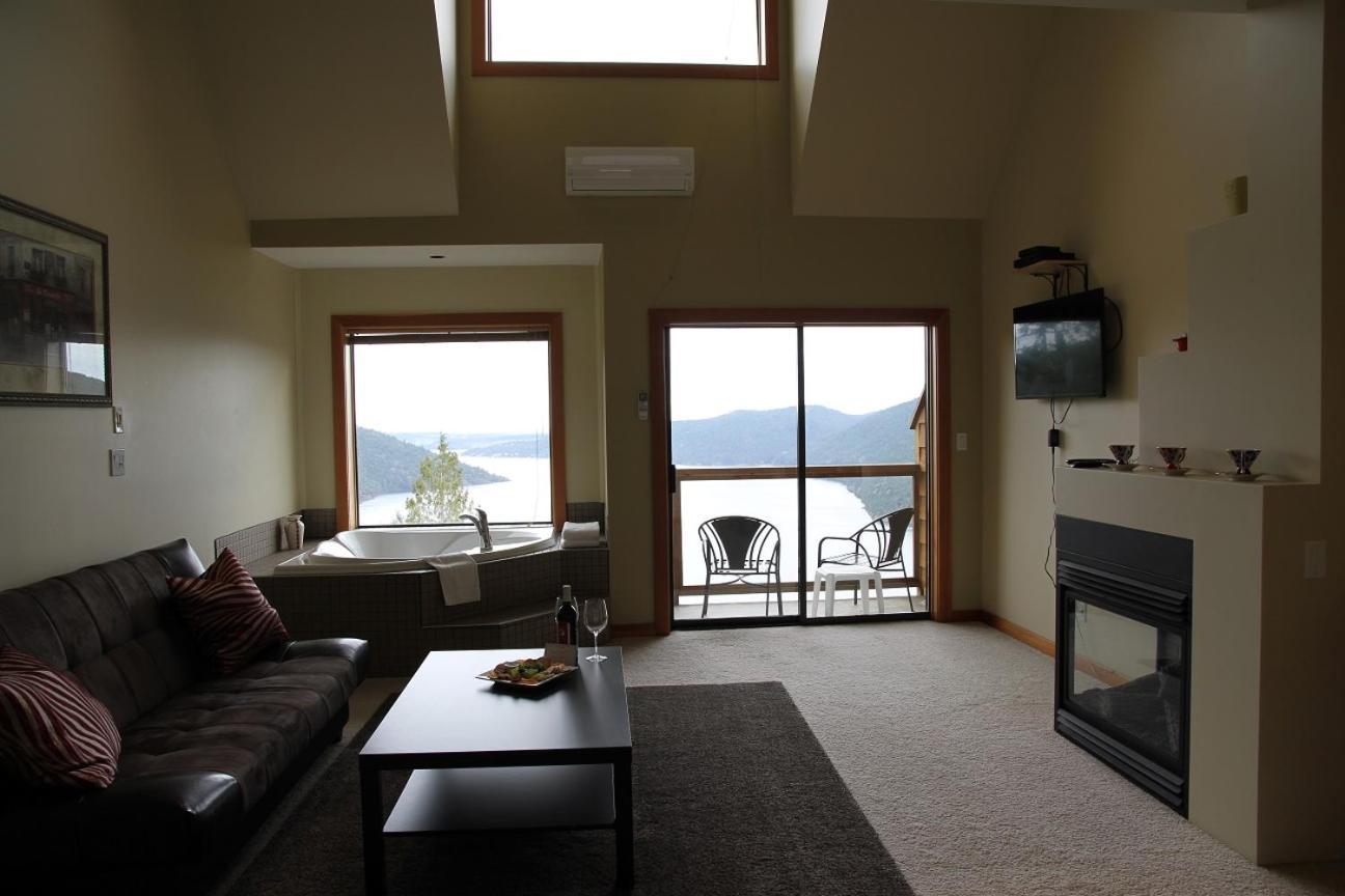 Malahat Moon Water Lodge מראה חיצוני תמונה