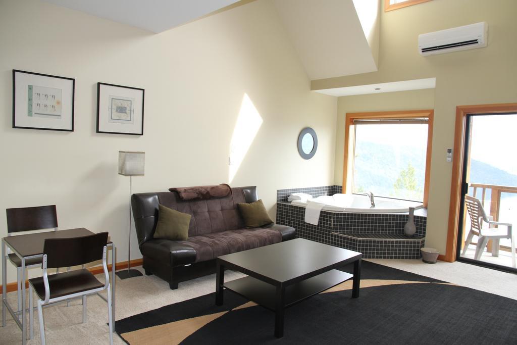 Malahat Moon Water Lodge מראה חיצוני תמונה