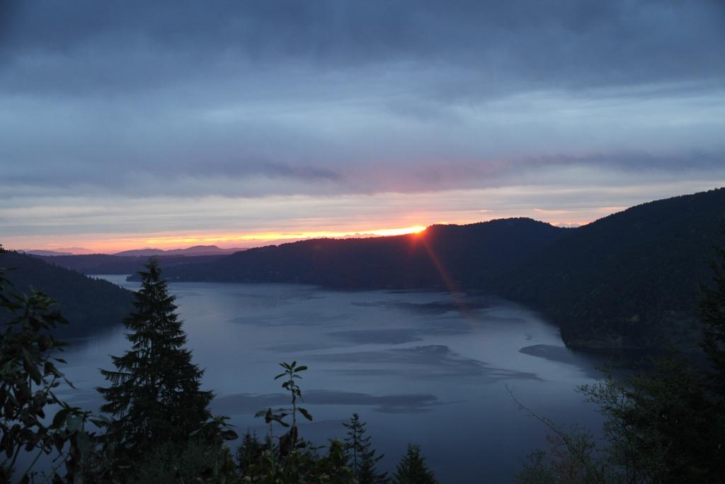 Malahat Moon Water Lodge מראה חיצוני תמונה