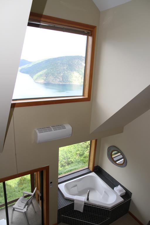 Malahat Moon Water Lodge מראה חיצוני תמונה