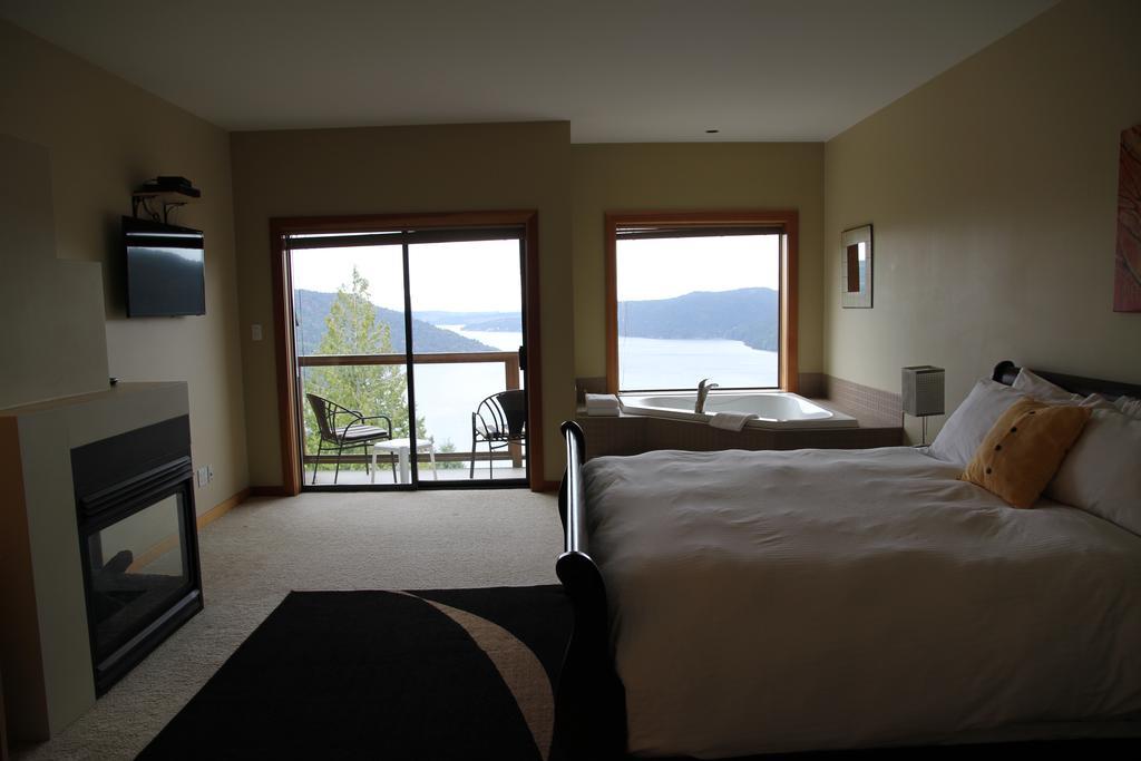 Malahat Moon Water Lodge מראה חיצוני תמונה