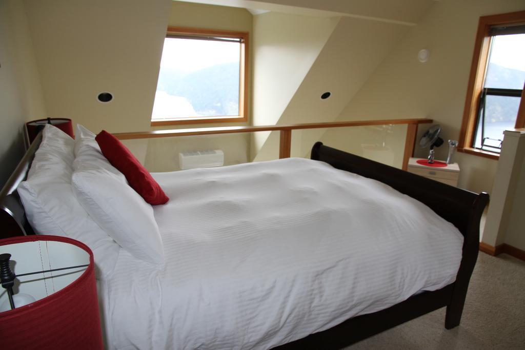 Malahat Moon Water Lodge מראה חיצוני תמונה