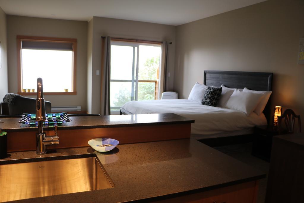 Malahat Moon Water Lodge מראה חיצוני תמונה