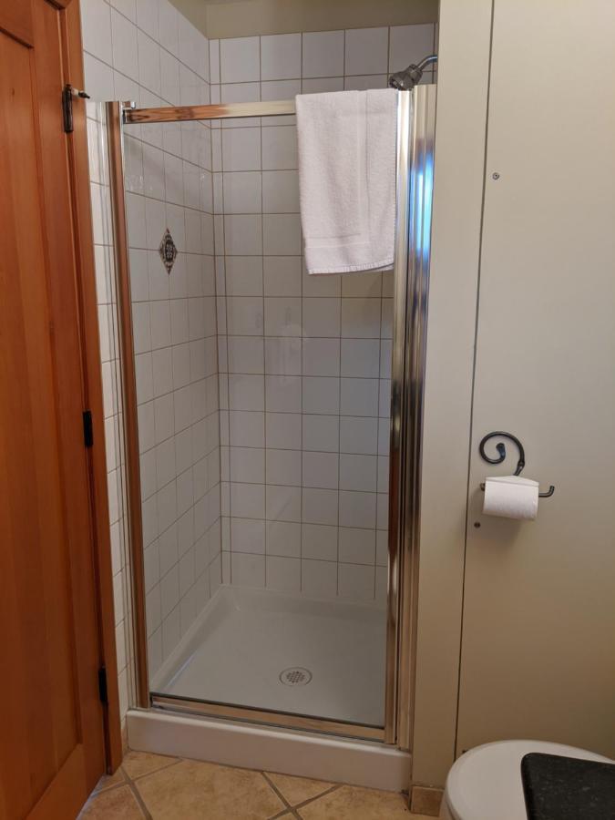 Malahat Moon Water Lodge מראה חיצוני תמונה