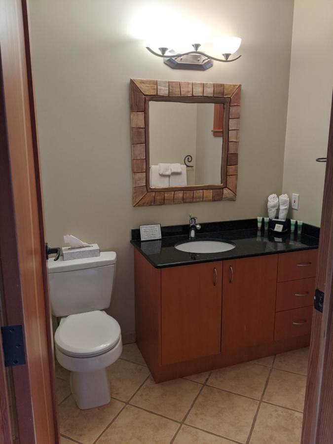 Malahat Moon Water Lodge מראה חיצוני תמונה